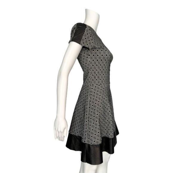 Parker Leather Trim Fit & Flare Stretch Mini Dress Cap Sleeve Black /Cream XS - Picture 3 of 16
